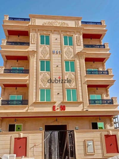 شقه 175 متر (3غرف - 2-حمام -ريسيبشن كبير) + حصه في الجراچ في بيت الوطن - العبور الجديده استلام خلال 6 شهور بجانب الخدمات و الطريق الرئيسي