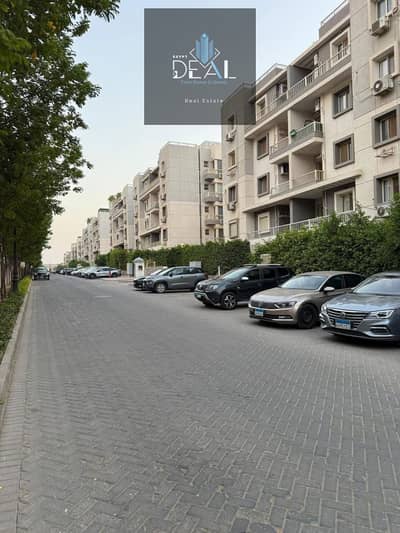 شقة للبيع استلام فوري في مشروع ساكن بالفعل ولوكيشن مميز قدام بوابة 22 الرحاب