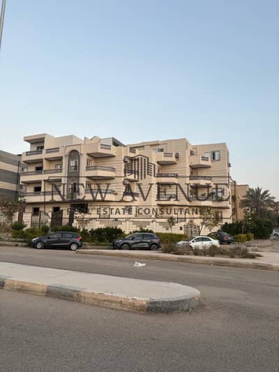 شقة مميزة للبيع في الحي الثالث غرب الشروق al Shorouq – بحري جاهزة للاستلام نصف تشطيب