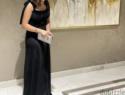 فستان اسود للبيع