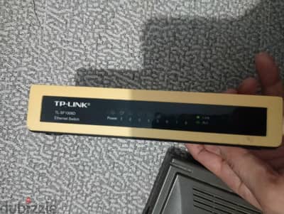 سويتش تي بي لينك 8 مخرج TP-Link بحالة الزيرو"