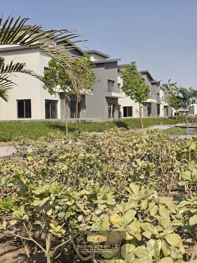 Independent villa for sale in the neighborhood inside Ever East New Cairo along the southern ninety in the sixth neighborhood and just 5 minutes from the American University