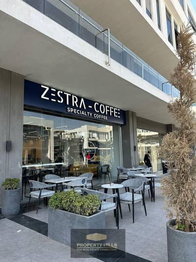 محل تجاري استلام فوري جاهز للتشغيل 200متر  في مول WEST GATE علي محور 26 يوليو و بالقرب من جامعه مصر