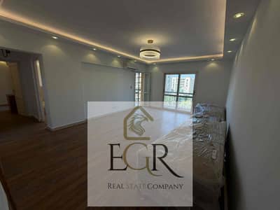Apartment for rent, vacant, without furniture, special finishes for air conditioning in the finest locations of Al-Rehab, next to the eastern market and services.