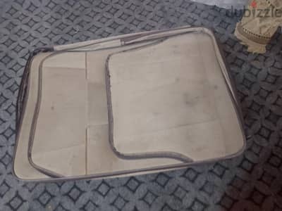 شنطه سفر محتاجه تظبيط ببيعها عشان مستغنيه عنها