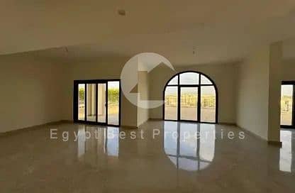 فيلا مستقلة 710م تطل على الجولف مباشرة 6 غرف +ناني للبيع في اب تاون كايرو المقطم UPtown Cairo Standalone Villa