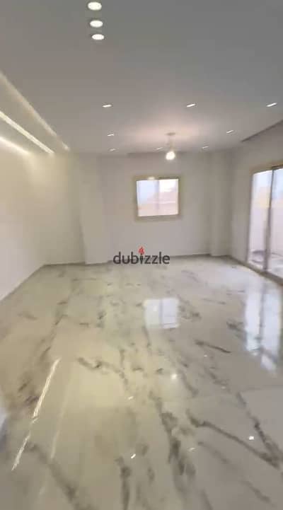 شقة للبيع تشطيب الترا سوبر لوكس في الاندلس 1 بجوار كمبوند قطامية ديونز