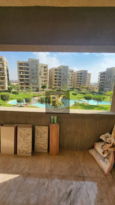  الجولدن سكوير = المربع الذهبي في قلب التجمع الخامس  سور بسور مع هايد بارك Hyde Park مباشرة  سور بسور مع ماونتن فيو Mountain View iCity