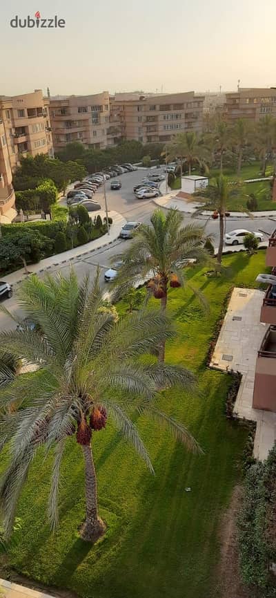 Investment at a bargain price in Al Rehab, 4-bedroom apartment with a nursery, prime location, phase four, close to malls, apartment area 300m