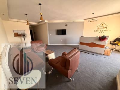 Administrative office for rent, 135 sqm, furnished, air-conditioned, next to Carrefour, Zahraa El Maadi, prime location