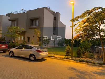 اميز فيلا مستقلة مميزه داخل الكمبوند للبيع في فيليدج جيت قطاميه Palm Hills VGK – نموذج A استلام فوري وباقل سعر في السوق