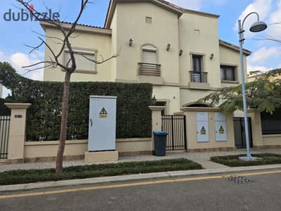 توين هاوس 310م  للبيع في اب تاون كايرو اعمار متشطبة استلام فوري Uptown Cairo Emaar