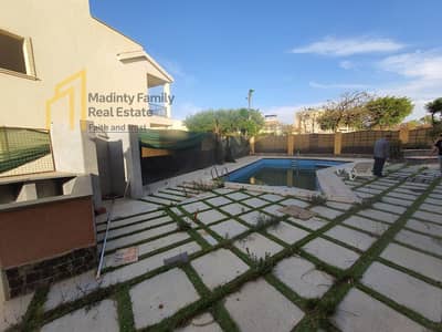 فيلا لايجار القانون بمدينتى نموذج W استاند الون بحمام سباحه    بها اسانسير   بالمطبخ والتكيفات    تشطيبات الترا سوبر سوبر لوكس