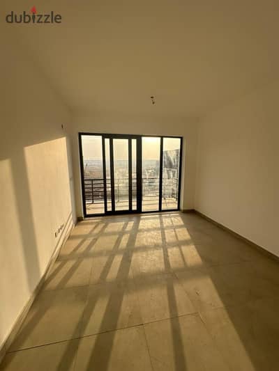  فرصة سكنية واستثمارية مميزة في مدينتي - B8   للبيع شقة "أول سكن" بتشطيبات الشركة الحديثة - جاهزة للاستلام الفوري