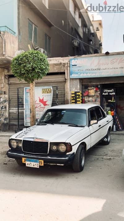 مرسيدس بنز اي 200 موديل 1977 معدله