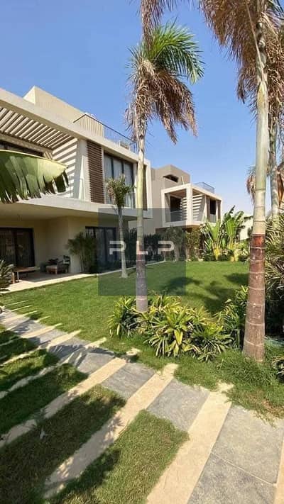 تاون هاوس استلام فوري للبيع  جاهز علي السكن بسعر اقل من سعر السوق  في كمبوند سوديك ايست Sodic East