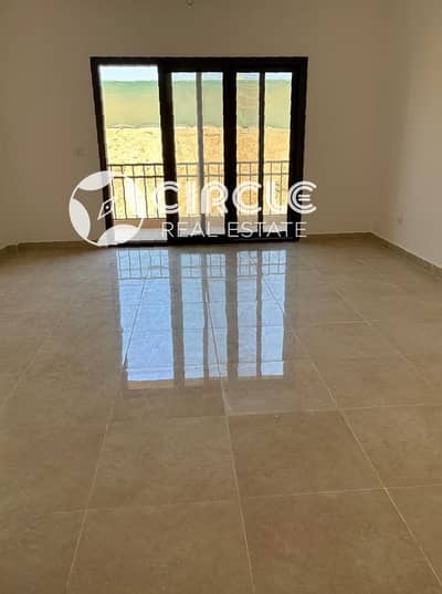 شقة ١٣٠م للبيع بالمطبخ والتكييفات في كمبوند فيفتي سكوير Fifth Square الجولدن سكوير التجمع الخامس بالقرب من الـ AUC
