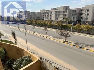 شقه للايجار فى جراند سيزر فى التجمع الخامس 210 متر على محور محمد نجيب