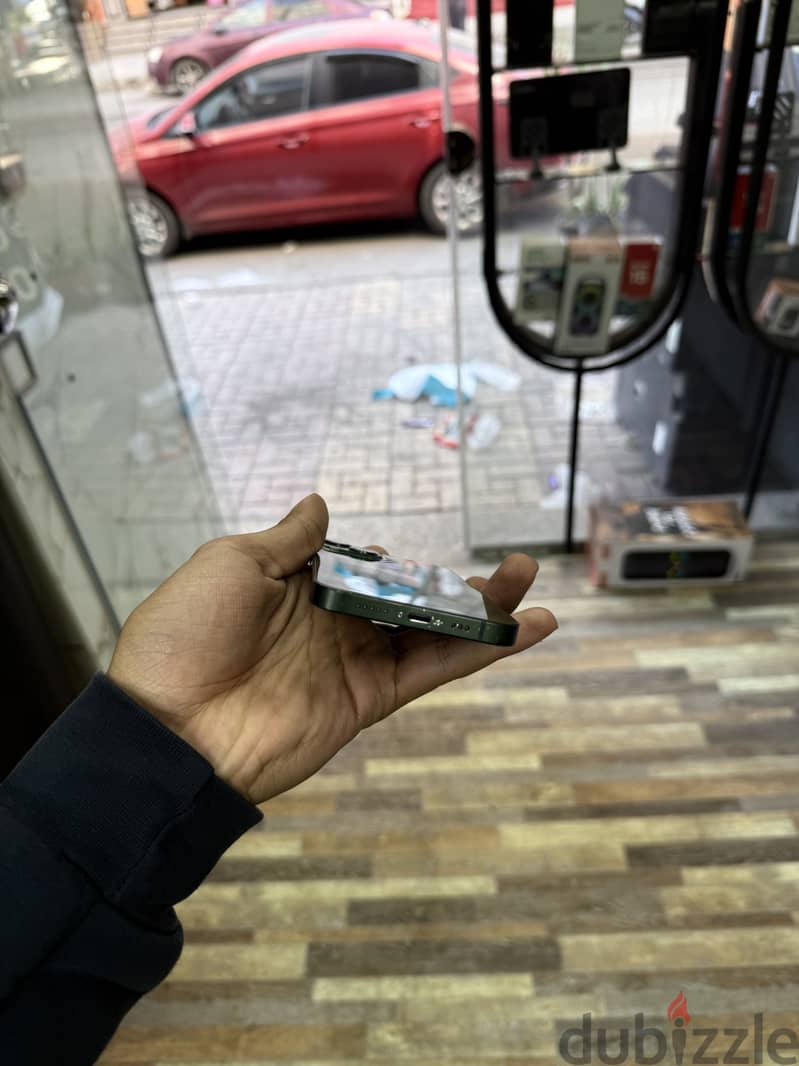 iPhone 13 3