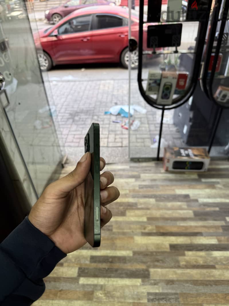 iPhone 13 4