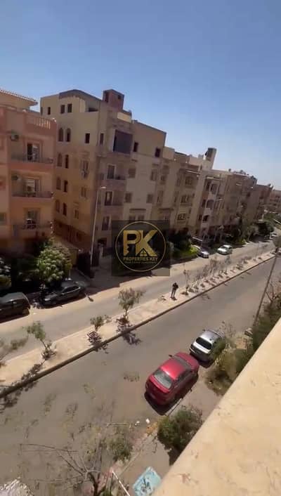 خطوات من محور الجزيرة = شريان رئيسي رابط التسعين بالرحاب  3 دقائق من شارع التسعين الجنوبي  5 دقائق من الجامعة الأمريكية AUC  جنب كايرو فيستيفال