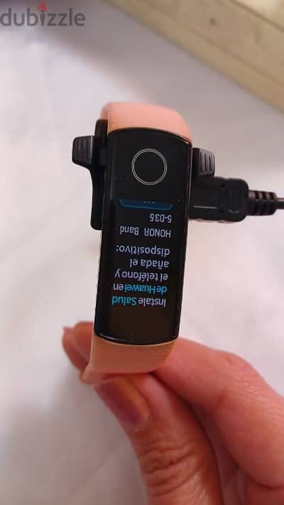 Huawei Smart Watch band 6  حالة جيدة جدا مع الشاحن