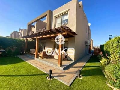 فيلا  مستقلة متشطبة بالكامل  للبيع  من  بالم هيلز Palm Hills  في اميز لوكيشن في القاهرة  الجديدة  بالقرب  من  الجامعة  الامريكيه