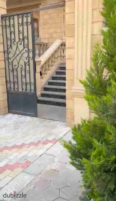 شقه ارضي بجنينه ومدخل خاص اول سكن