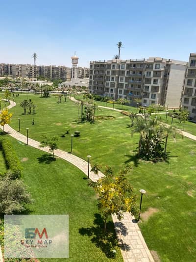 Apartment for sale in Madinaty, 200 sq m, B11, large wide garden view, 4 bedrooms, special finishes
