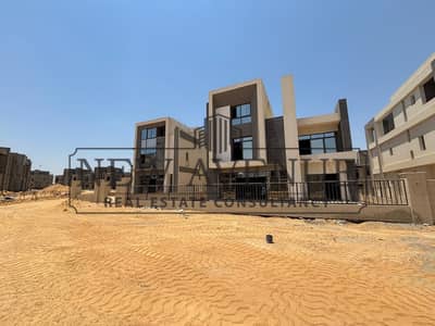 تاون هاوس بموقع مميز للغاية على البحيرة في سعاده