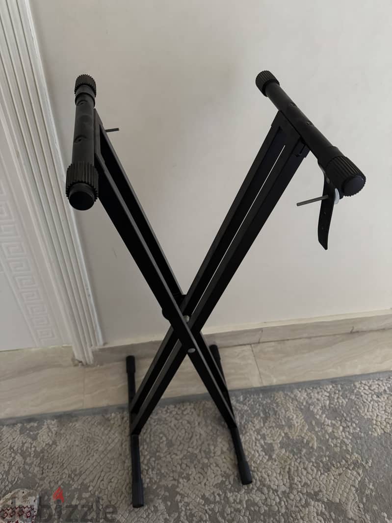 Double-X Keyboard Stand 1
