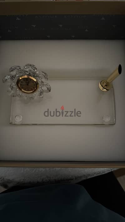 Pen holder with rose crystal clock