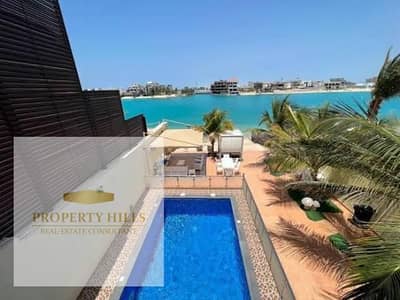 معايا شاليه استلام فوري فيو مباشر علي البحر و حمام سباحة في رأس الحكمه من لافيستا مساحته 150 متر 3 غرف
