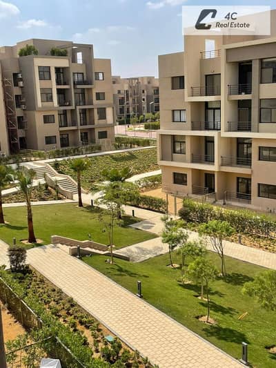 للايجار شقة سكاي لوفت 205م + اوبن رووف تشطيب كامل بالتكييفات و المطبخ فيو لاند سكيب في المراسم فيفث سكوير في الجولدن اسكوير التجمع الخامس