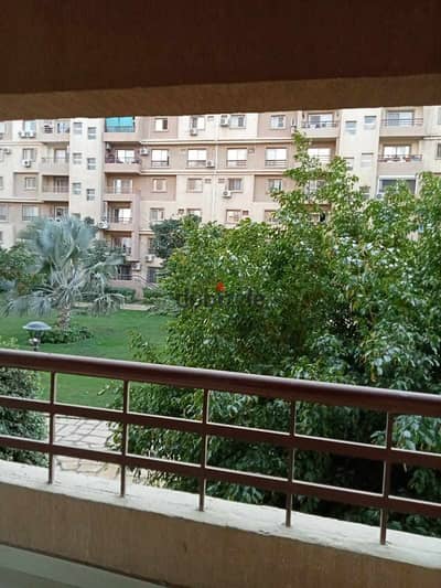 للبيع بمدينتي شقة 135 متر تشطيب خاص