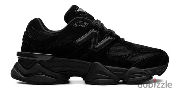 New Balance 9060 Triple Black، واحد من أتقل الموديلات اللي نزلت
