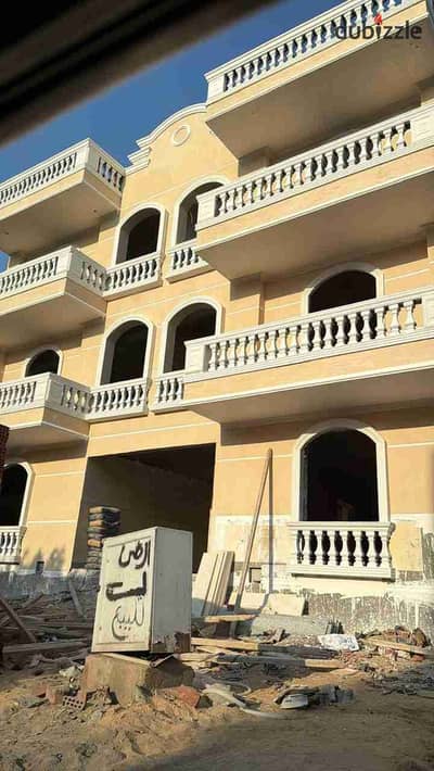 شقه للبيع داخل فيلا في الحي الاول موقع مميز جدا نصف تشطيب