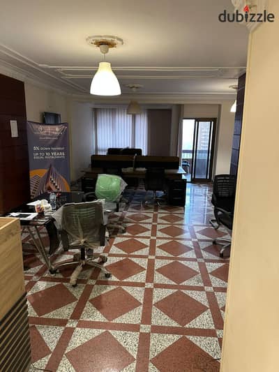 230 m² apartment for rent on Al-Nasr Street, Maadi, near Algeria Square and Moamen Square, next to all services and transportation, at the lowest pric