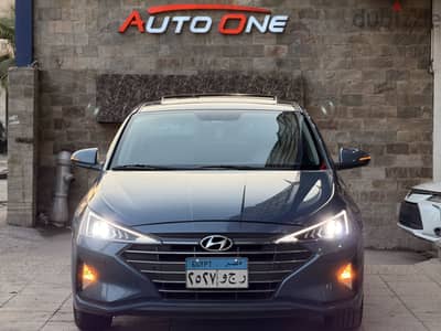 HYUNDAI ELANTRA  AD TOP LINE 2025 KM 25000 Agent  Factory paint