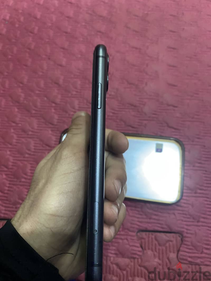 iPhone 11 4