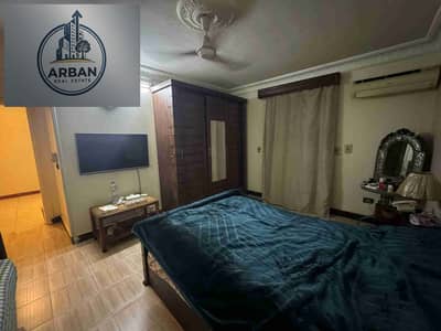 Fully furnished, air-conditioned apartment for rent in Zahraa Al-Maadi, near Al-Noor Mosque, on the side of Main Khamsin Street, steps away from Strip Mall 1. Peaceful location and next to all services, restaurants, and transportation. Five minutes to Carrefour and the Ring Road.