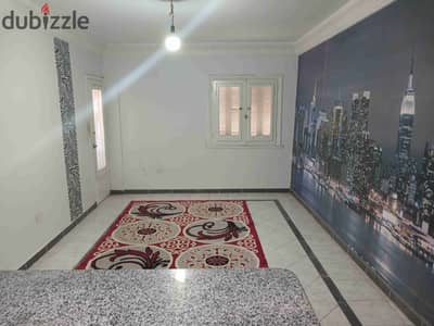 شقة ٨٠م  بسموحة ٢ غرف وريسبشن علىةنادى سموحة وبجوار ابراج بيتك نادى  سونيك دور٣ سلم