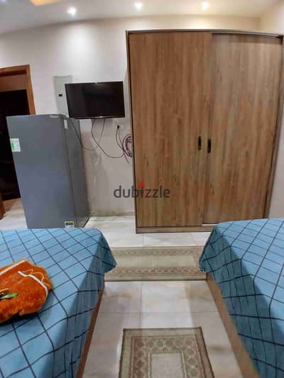 استوديو دبل مكيف فرش نظيف دور رابع أسانسير حي أول مجاورة رابعة  *شباب فقط شامل المياه وخدمات الحارس  متوفر واي فاي  الكهرباء كرت على الساكن