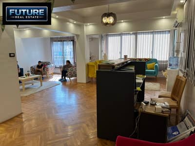 شقة 150 م في شارع جزيرة العرب المهندسين تطل علي شارع لبنان