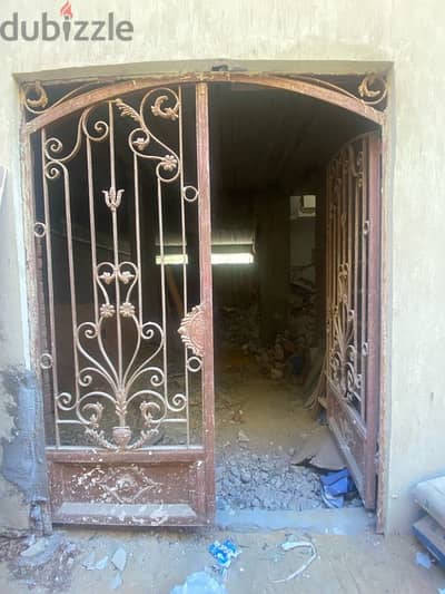 باب عمارة او ڤيلا حديد