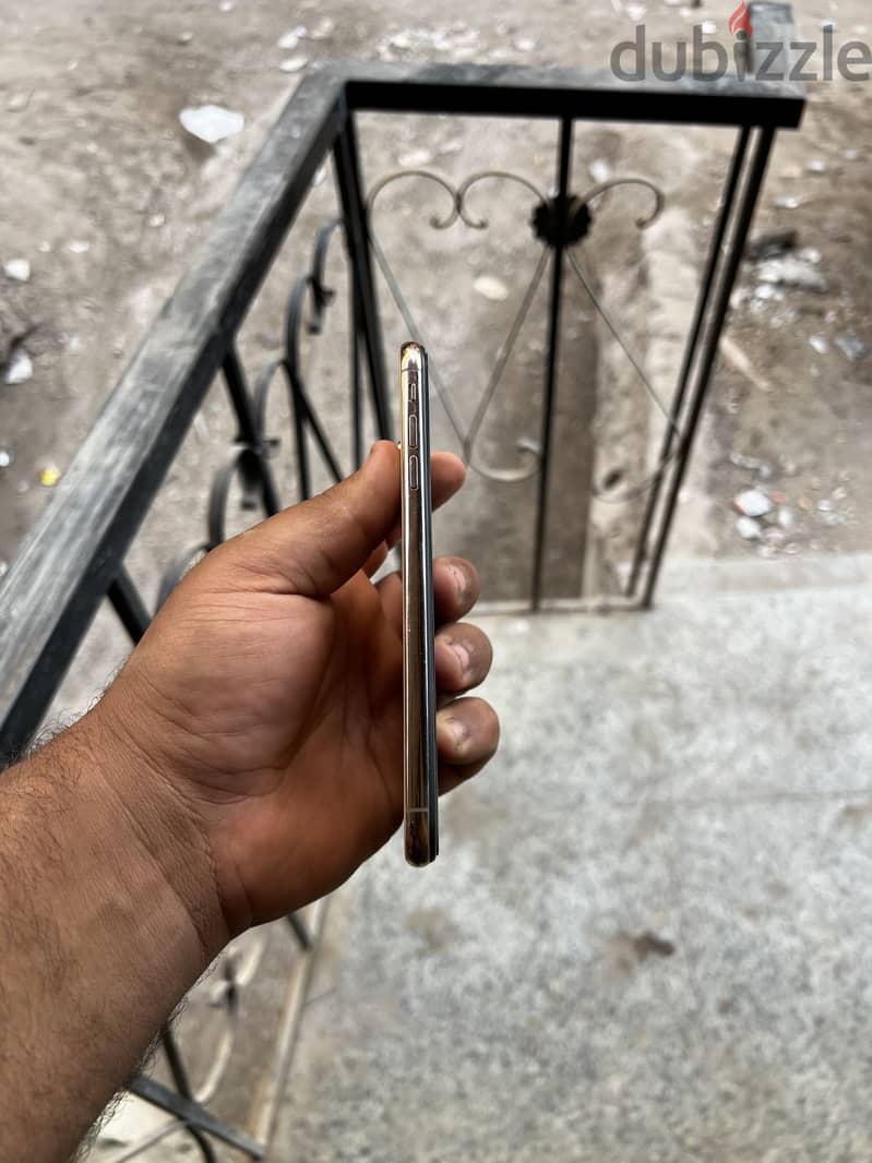 ‏iPhone XS Max 6