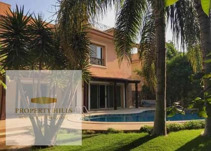 باقل سعر قصر استلام فوري مساحه 1300متر  ساكن وعايش وفيه كل الخدمات غاز وكهرباء  مناسبه للعائلات في التجمع الخامس خلفالجامعه الامريكيه و جنب ماونتن فيو و قطاميه ديونز