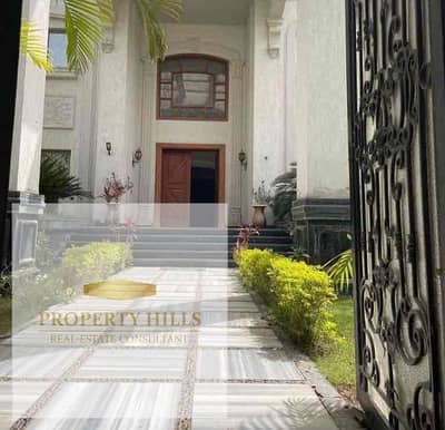 Villa in the Ministers' Square, ready to move in, with a stunning landscaped view.