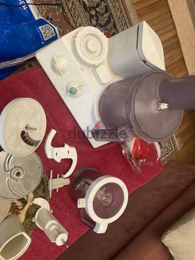 كبه وخلاط وكيتشن ماشين براون بحالتها لم يستخدم غير الكبه