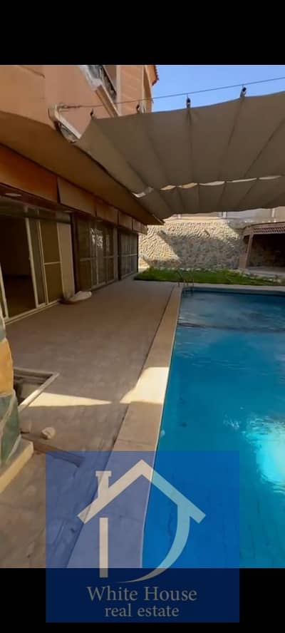Standalone villa with a swimming pool, 700 sq m, in Princess Compound. Super Lux finishing, prime location.